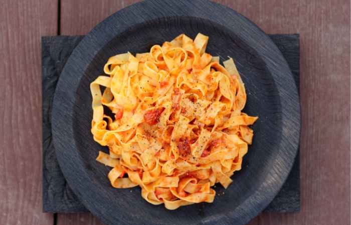 Hilopites pasta with tomato