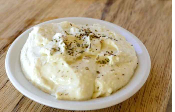 Tirokafteri spicy feta dip