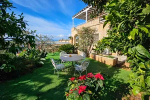 Memorable stays in Kardamili with sea views and outdoor seating